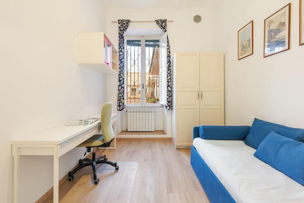 Termini Station Lightsome 3BR Apartment - Tap to explore photos