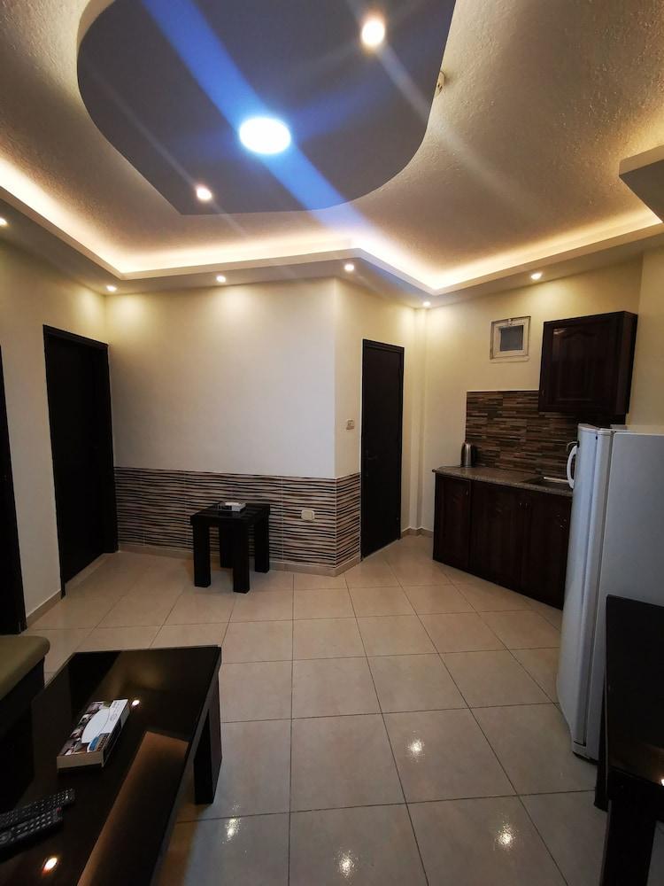 Alfakher Hotel Apartments - Tap to explore photos