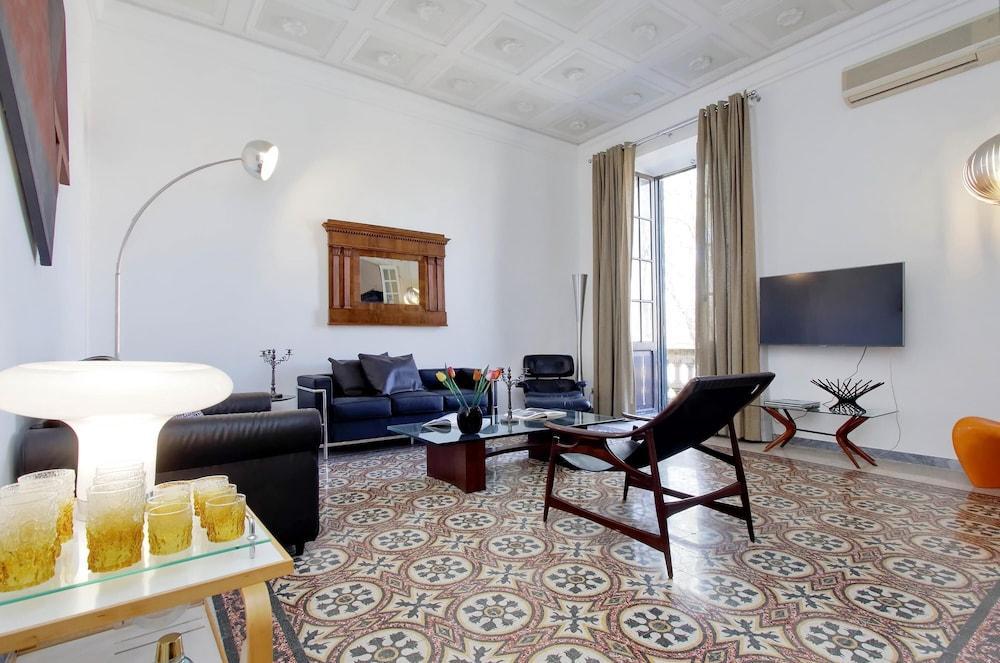 Tiberina Spacious Apartment - Tap to explore photos
