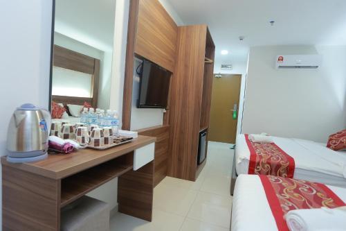 Bitz Bintang Hotel - Tap to explore photos
