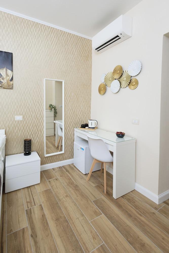 Sant'Erasmo Rooms - Tap to explore photos
