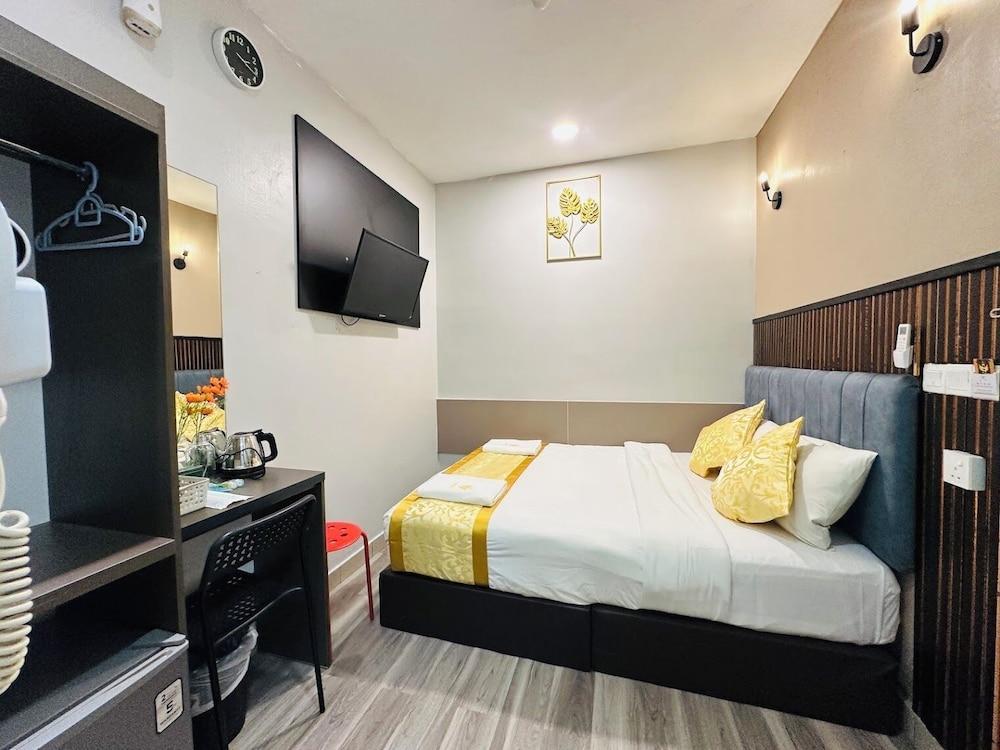 SS GREY HOTEL Room Type - Deluxe Double Room, 1 Queen Bed