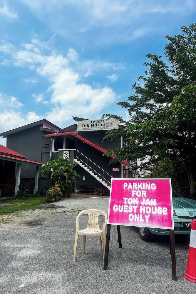 Langkawi Tok Jah Guest House Pantai Cenang - Tap to explore photos