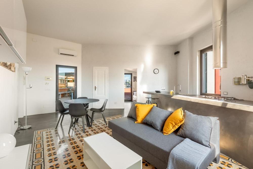 Fantastic Penthouse Over the Roman Sky - Tap to explore photos