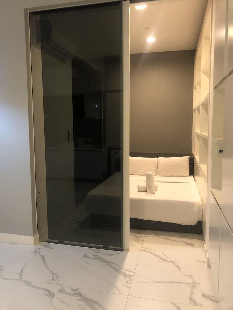 Sky Top Pool By Platinum Suites KLCC - Tap to explore photos