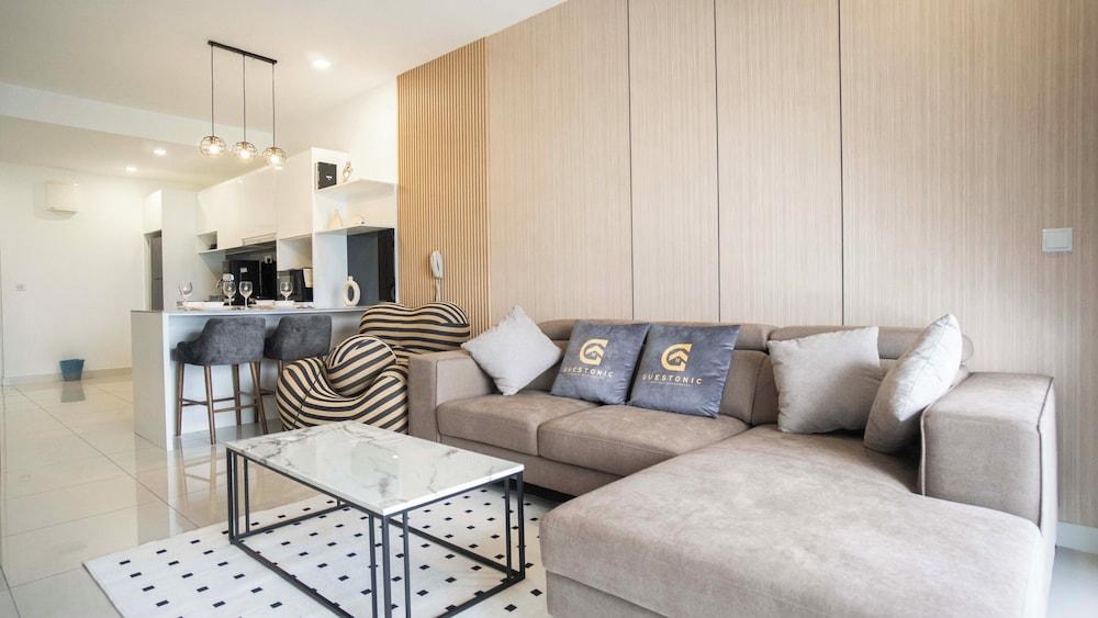 Guestonic Continew Comfy Home - Tap to explore photos