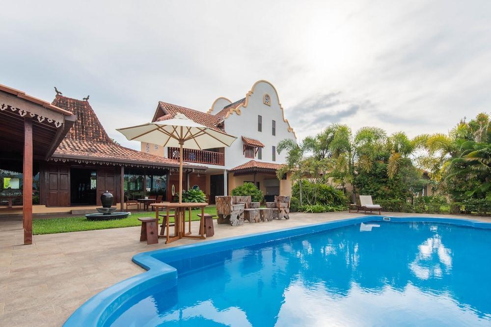 Limasan Villa Langkawi Room Type - Bantul Villa