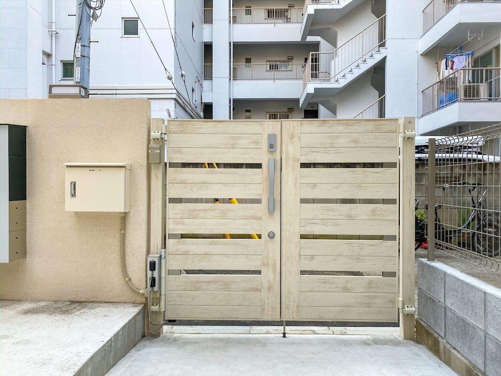 FL Residence Takadanobaba - Tap to explore photos