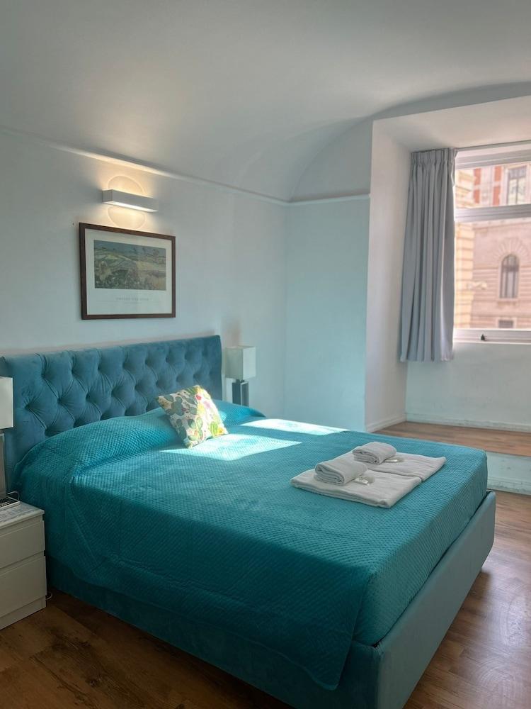 Abagnale Home Montecitorio - Tap to explore photos