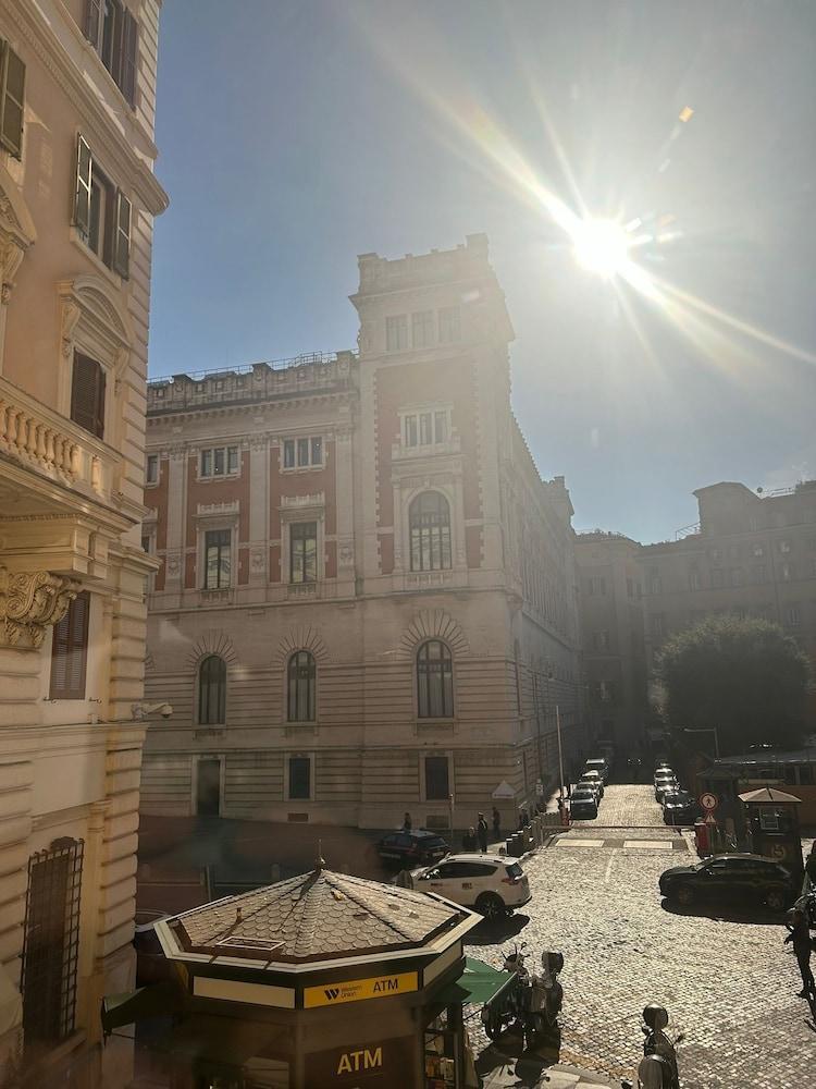 Abagnale Home Montecitorio - Tap to explore photos
