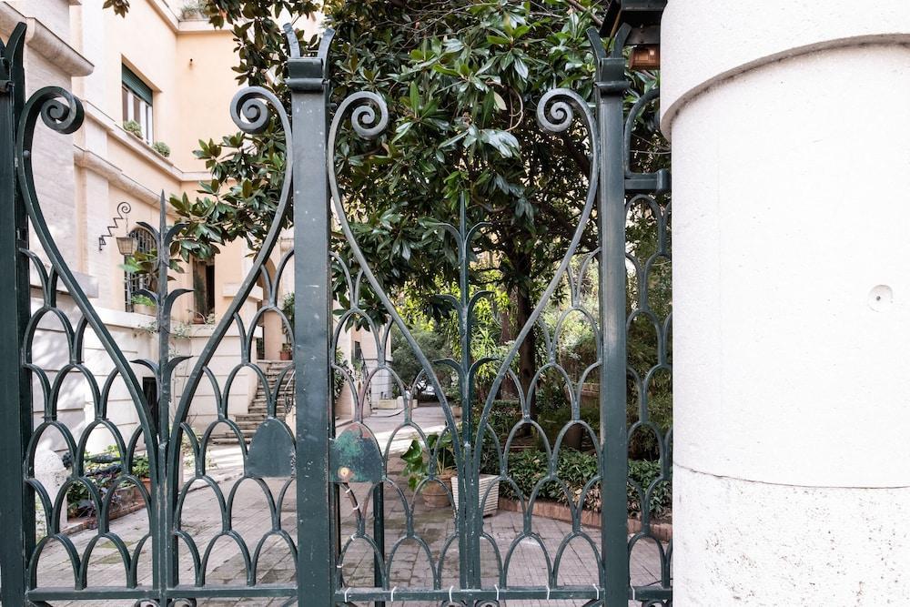 Vatican36 Guest House - Tap to explore photos