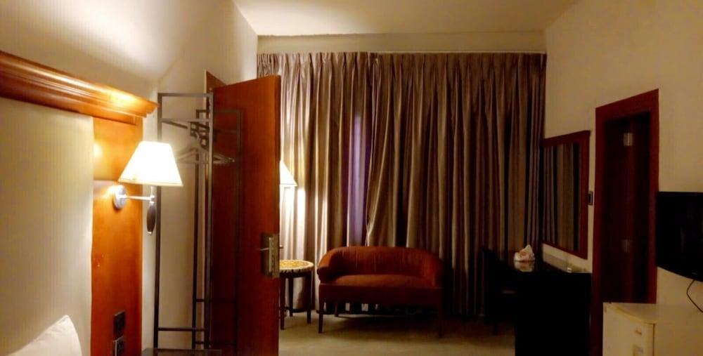 Amman Pasha Hotel DOWNTOWN - Tap to explore photos