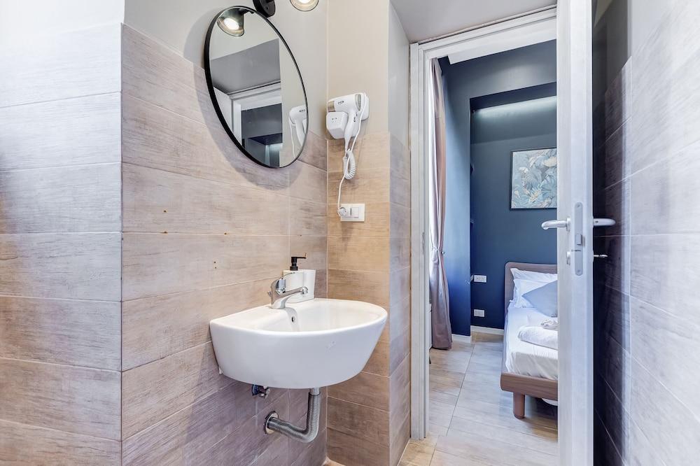 COLLINA 24 SUITES - close to VIA VENETO - Tap to explore photos