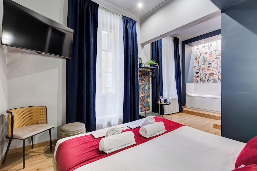 COLLINA 24 SUITES - close to VIA VENETO Room Type - Junior Suite
