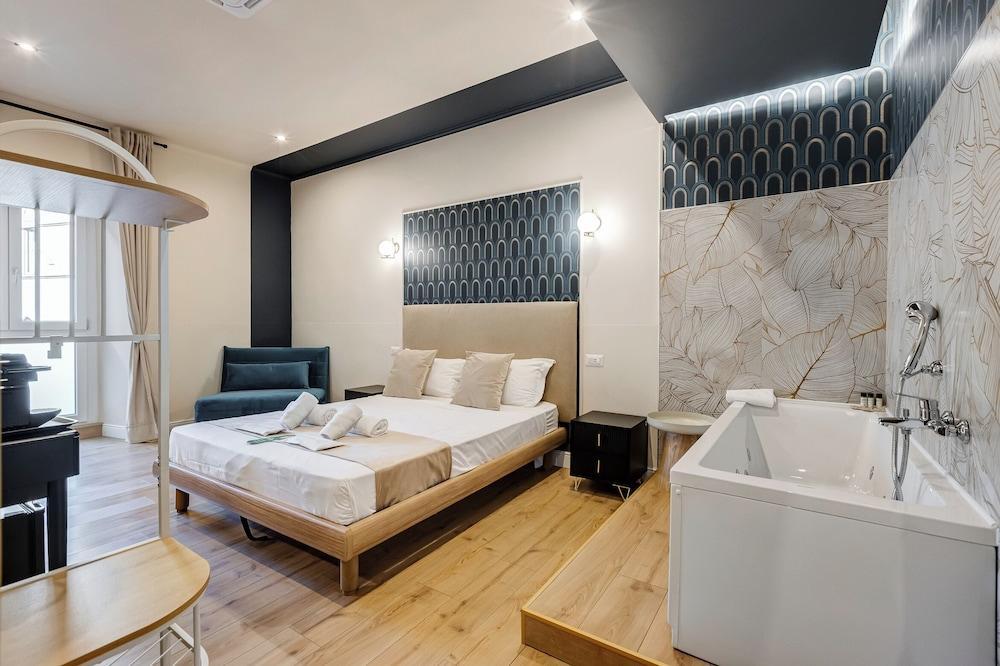 COLLINA 24 SUITES - close to VIA VENETO Room Type - Exclusive Triple Room
