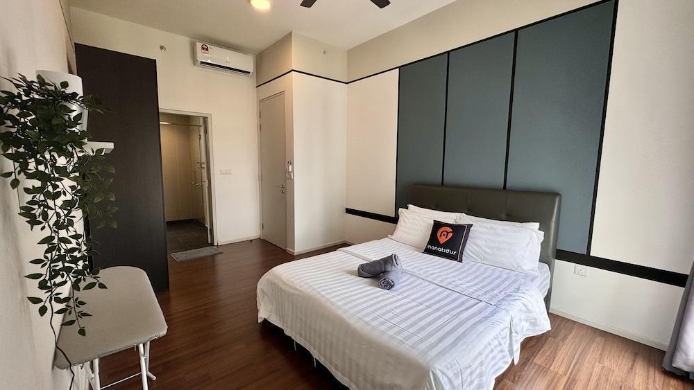 UNA Serviced Apartment by Manatidur - Tap to explore photos