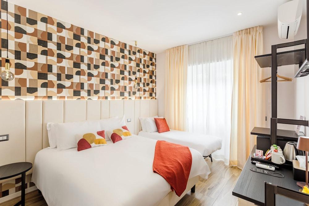Romi Suite Room Type - Deluxe Room, 1 Queen Bed, Ensuite, City View