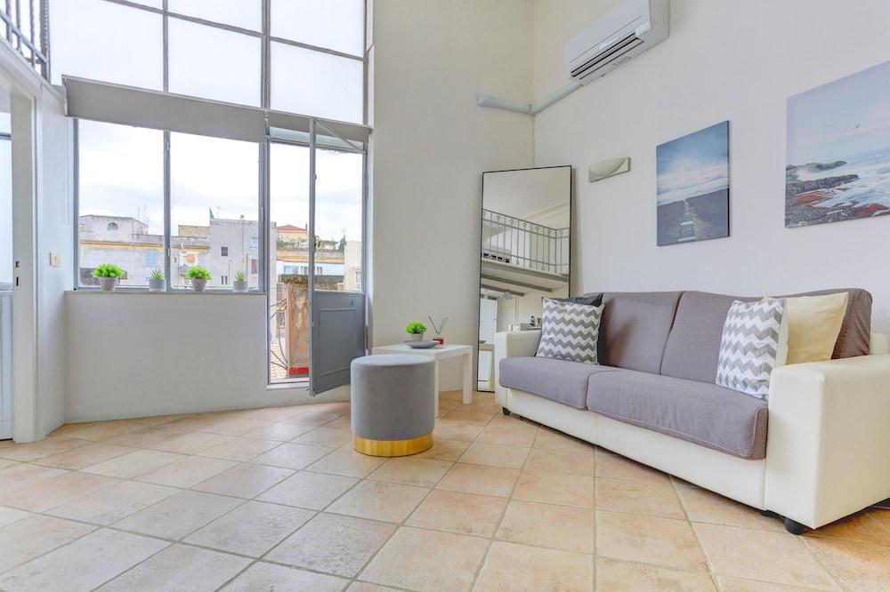 LOFT CAPOCCI 37 - Home and More - Tap to explore photos