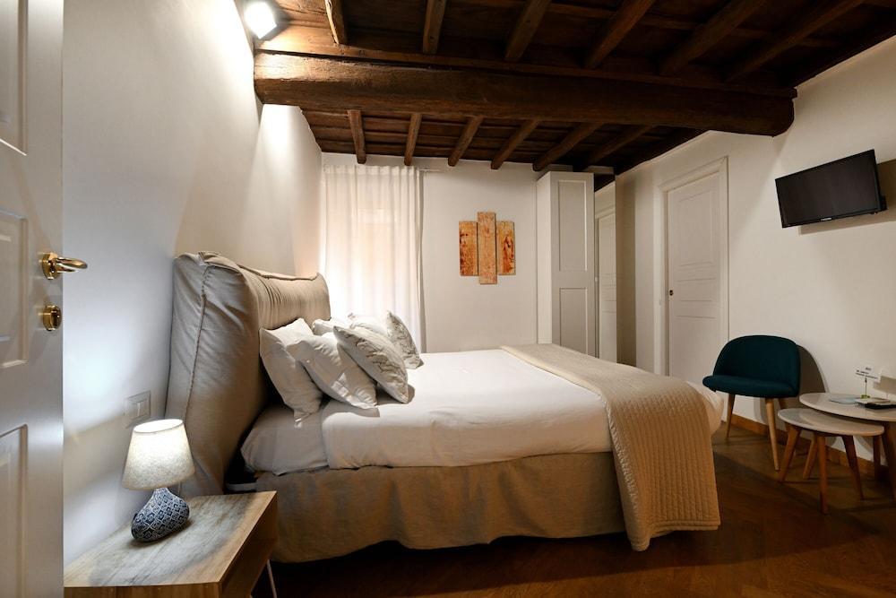 Vicolo 22- Residenze Romanae - Tap to explore photos