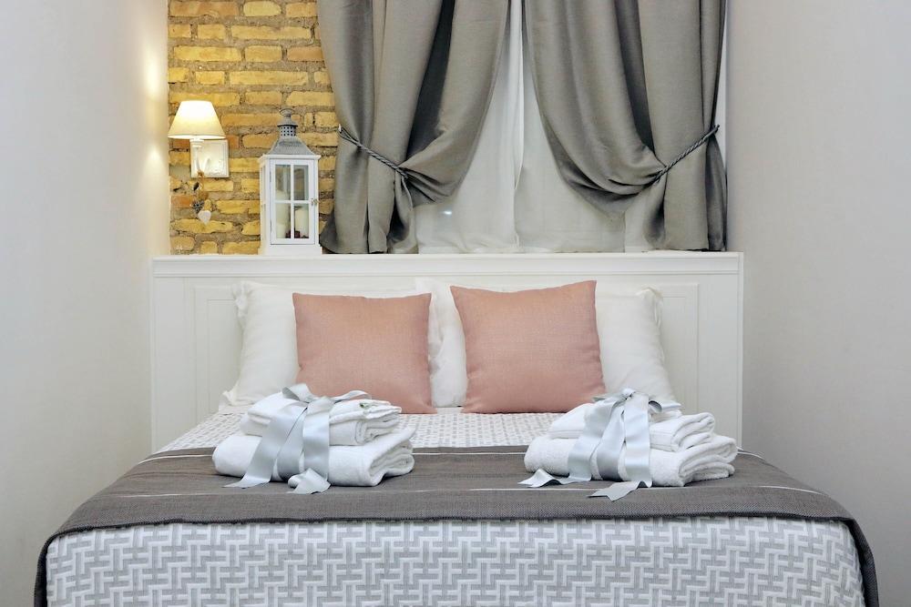 Roman Holiday Suites - Tap to explore photos