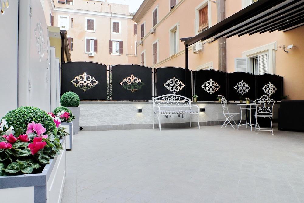 Roman Holiday Suites - Tap to explore photos