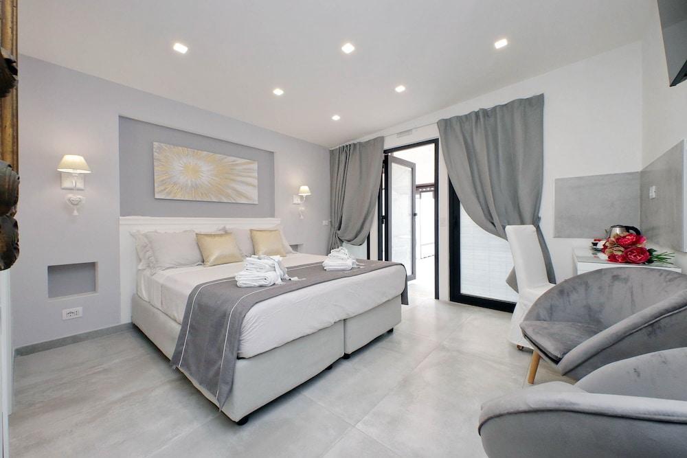 Roman Holiday Suites Room Type - Exclusive Double or Twin Room