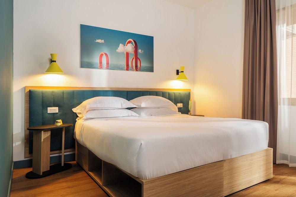 Rome Ciampino Smart Hotel Room Type - Deluxe Double or Twin Room