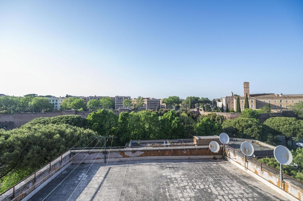 St John Basilica Lovely Tower Apartment - Tap to explore photos