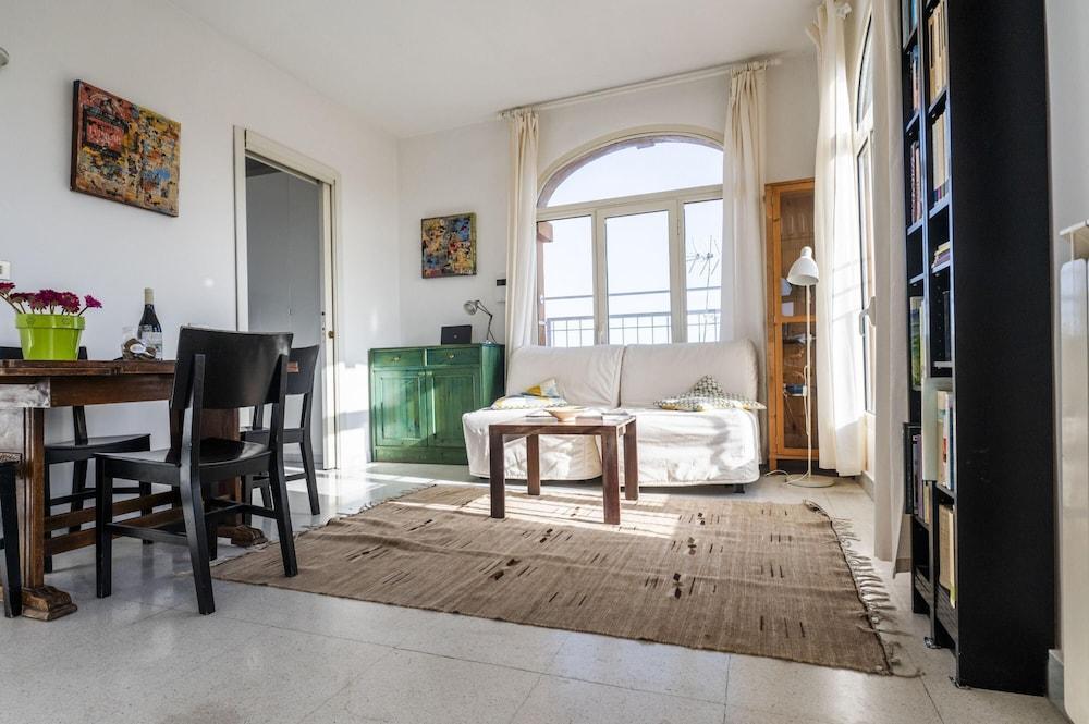 St John Basilica Lovely Tower Apartment - Tap to explore photos