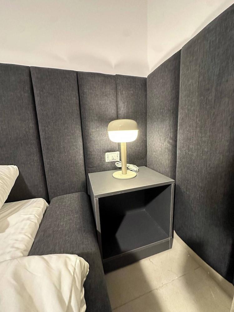 Stylish Luxe Apartment - Tap to explore photos