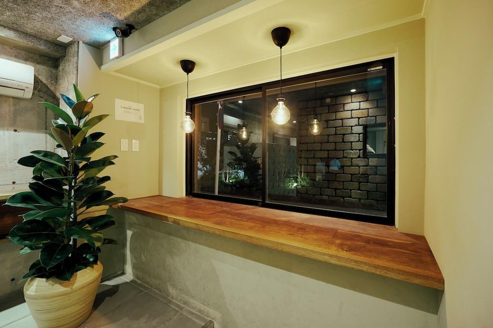Akasaka Guesthouse HIVE - Hostel - Tap to explore photos