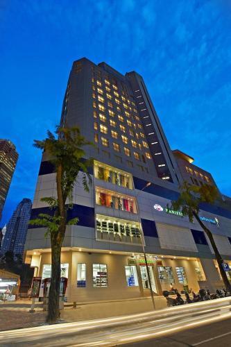 StarPoints Hotel,Kuala Lumpur - Tap to explore photos