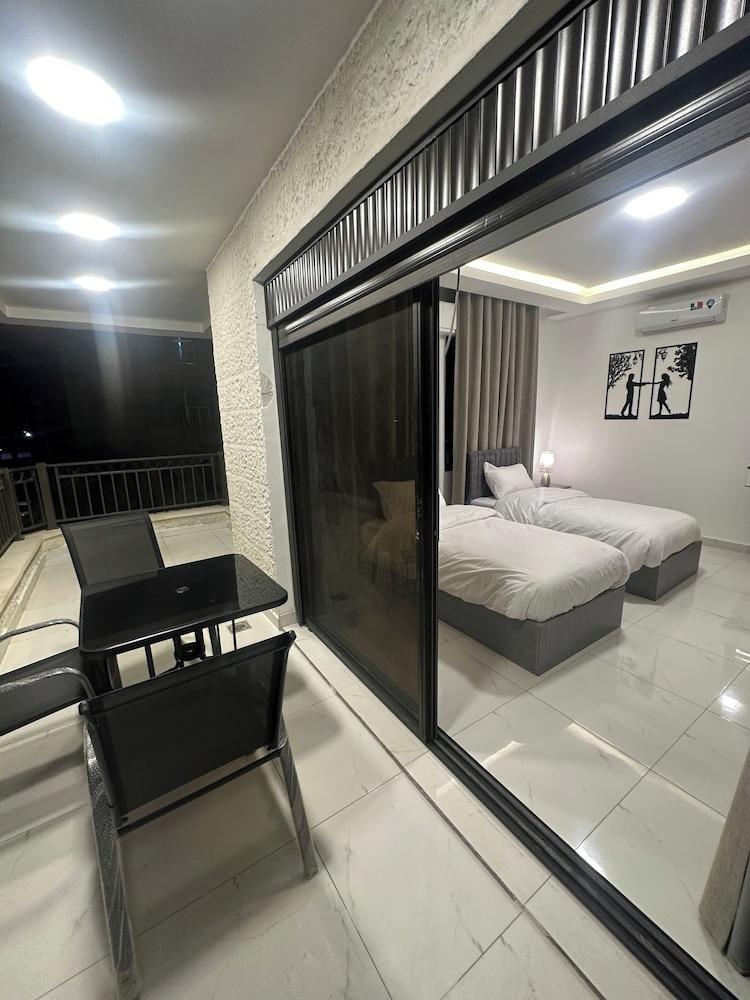 JRE Cozy Home Near All Services 20