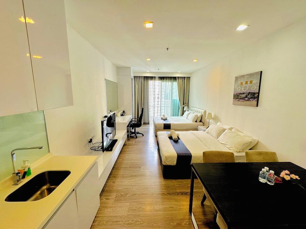 One Bukit Ceylon by Roomy Room Type - Deluxe Double Room