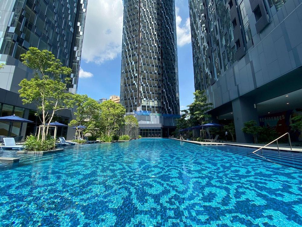 Star Residence by Axquisite Suites - Tap to explore photos