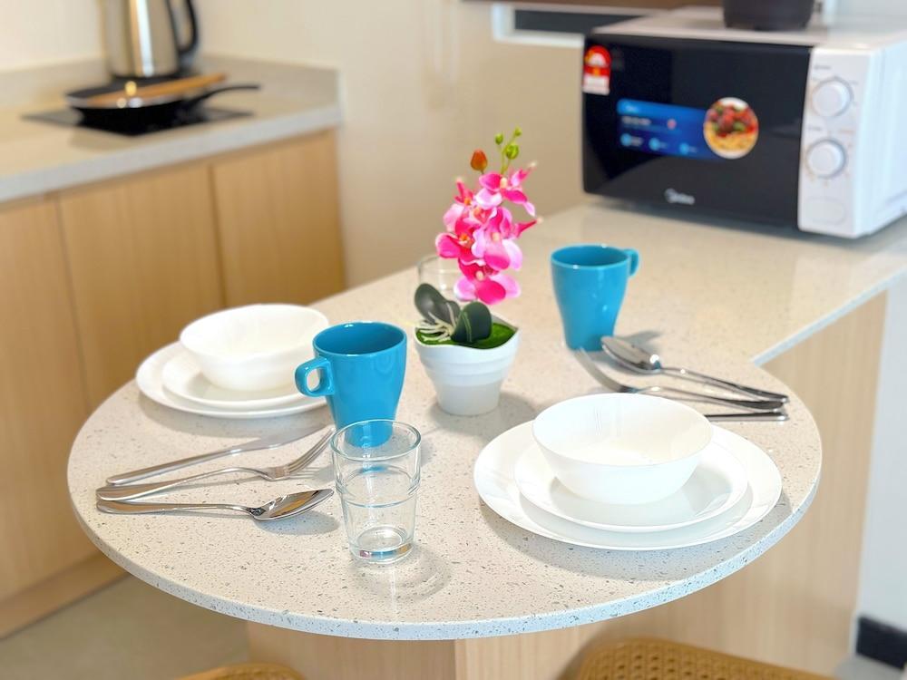 Neu Suites By Serenity Vacation Homes Room Type - Elite Apartment, 1 Bedroom, Non Smoking, Refrigerator & Microwave