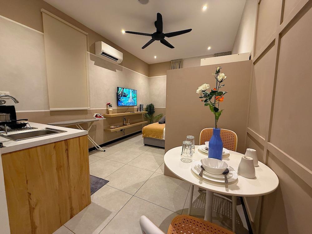 Neu Suites By Serenity Vacation Homes Room Type - Royal Apartment, 1 Bedroom, Non Smoking, Refrigerator & Microwave