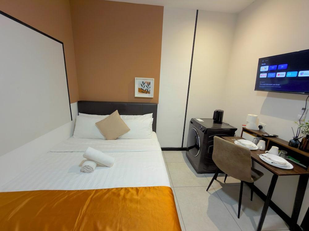 Neu Suites By Serenity Vacation Homes Room Type - Exclusive Suite, 1 Queen Bed, Non Smoking, Private Bathroom