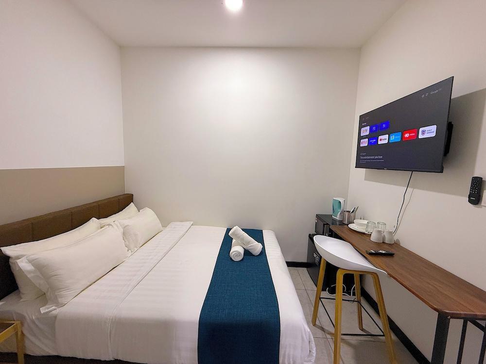 Neu Suites By Serenity Vacation Homes Room Type - Deluxe Suite, 1 Queen Bed, Non Smoking, Private Bathroom