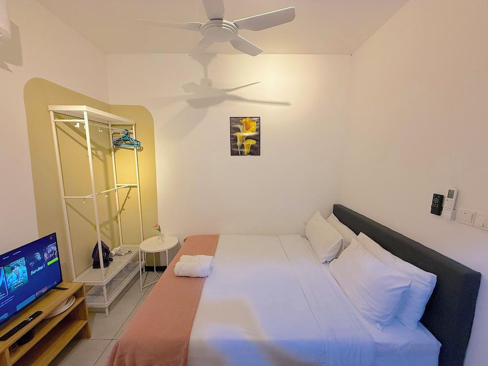 Neu Suites By Serenity Vacation Homes Room Type - Junior Suite, 1 Queen Bed, Non Smoking, Microwave