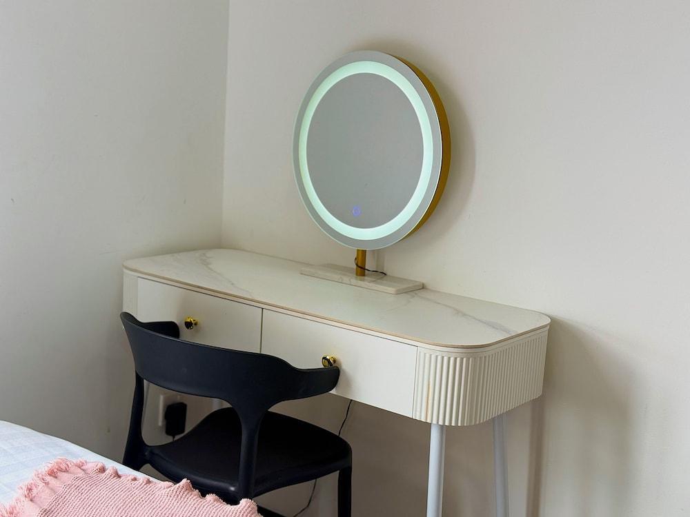 Neu Suites By Serenity Vacation Homes Room Type - Exclusive Apartment, 1 Queen Bed, Non Smoking, Kitchenette