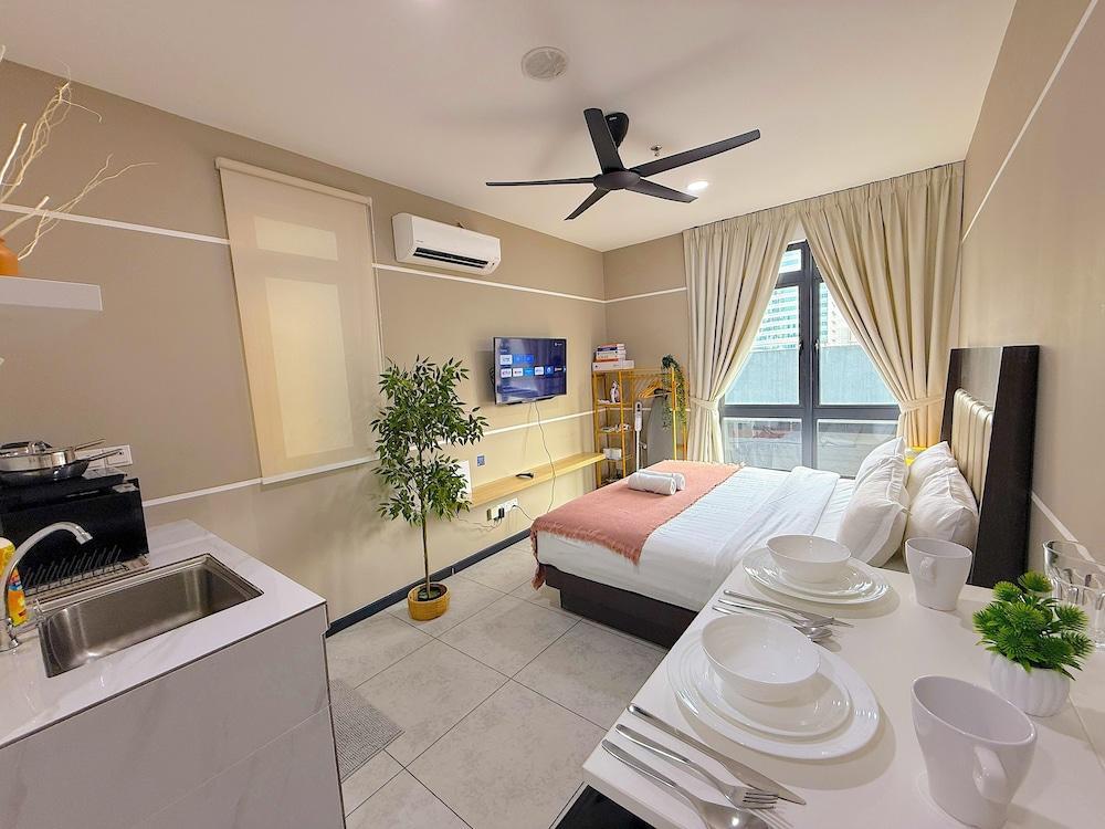 Neu Suites By Serenity Vacation Homes Room Type - Executive Apartment, 1 Bedroom, Non Smoking, Refrigerator & Microwave