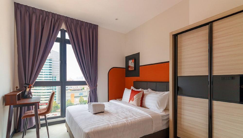 Neu Suites Residence, Embassy Row Room Type - Three Bedroom Suite Neu Suites Residence, Embassy Row Room Type - Three Bedroom Suite