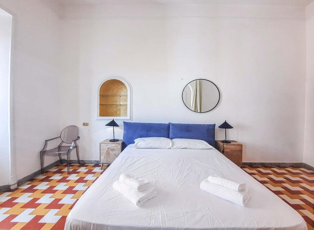 Villa Borghese Large Apartment - Tap to explore photos