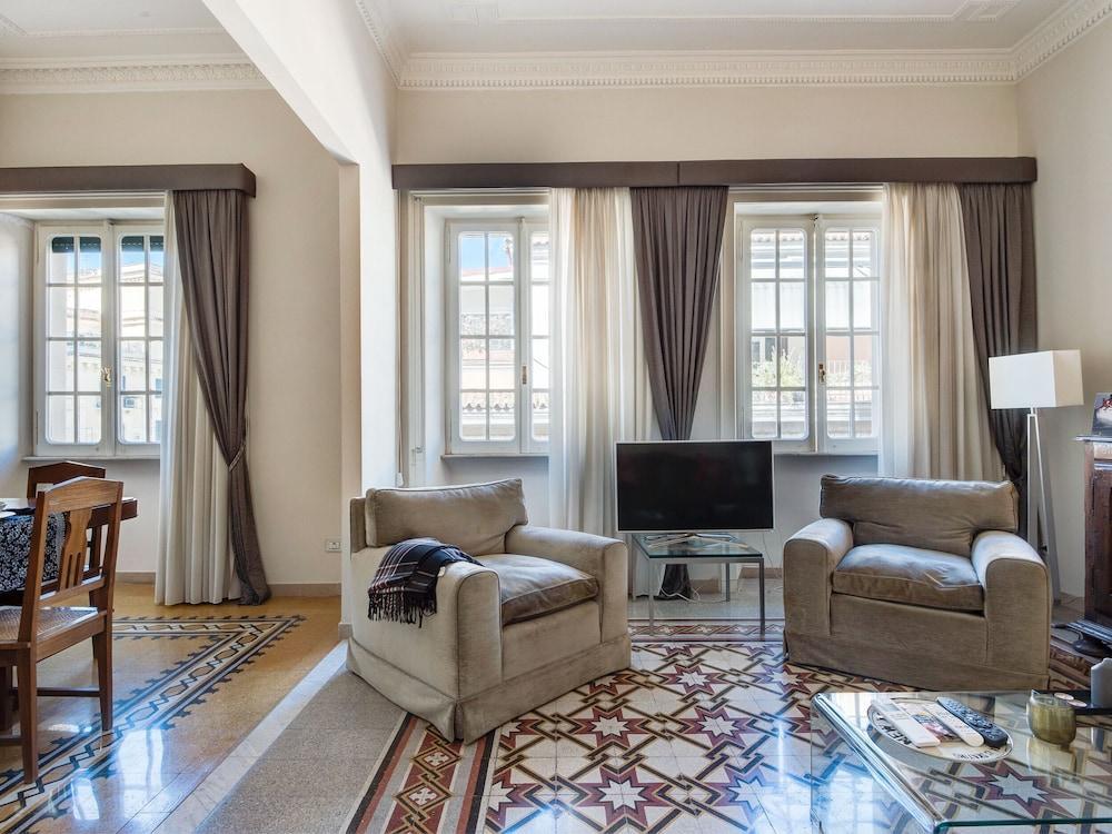 Villa Borghese Luxury Apartment - Tap to explore photos