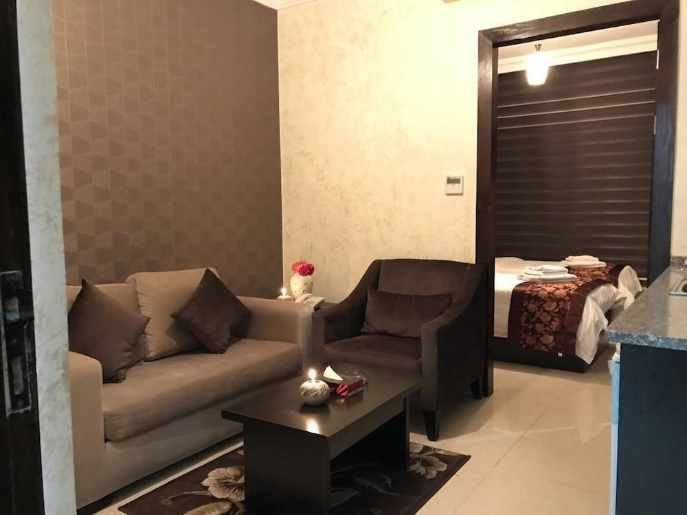 Al Haneen Hotel Apartments - Tap to explore photos