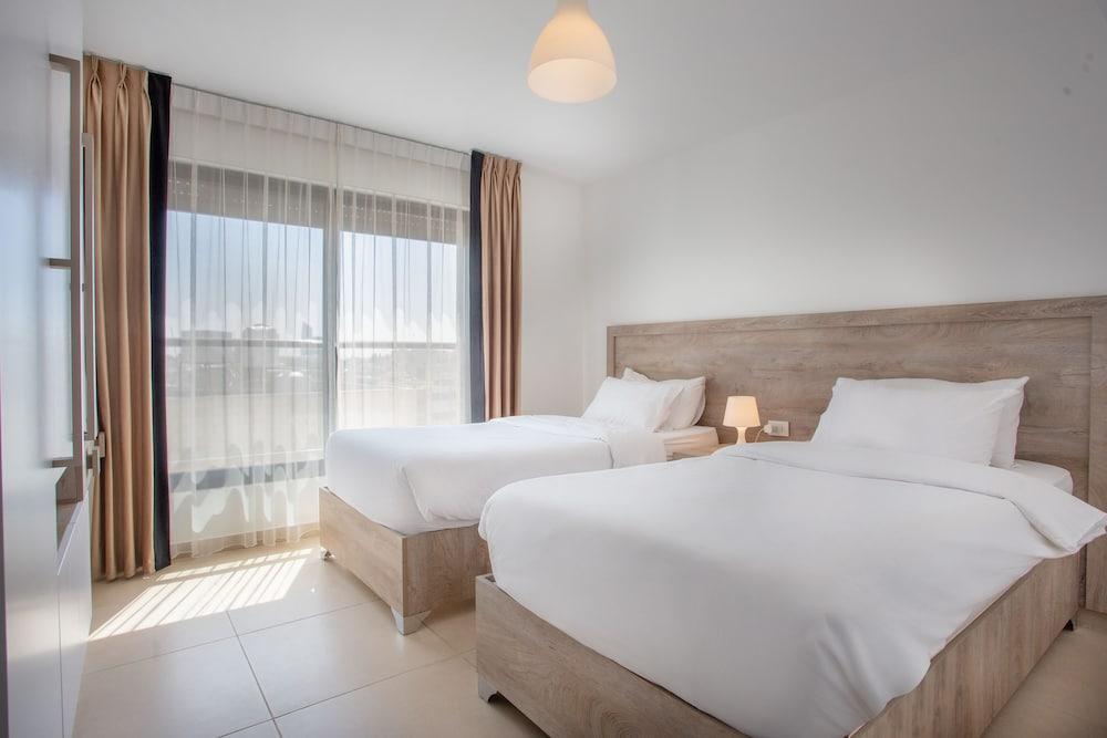 Triple A Hotel Apartments Room Type - Deluxe Suite, 1 Bedroom