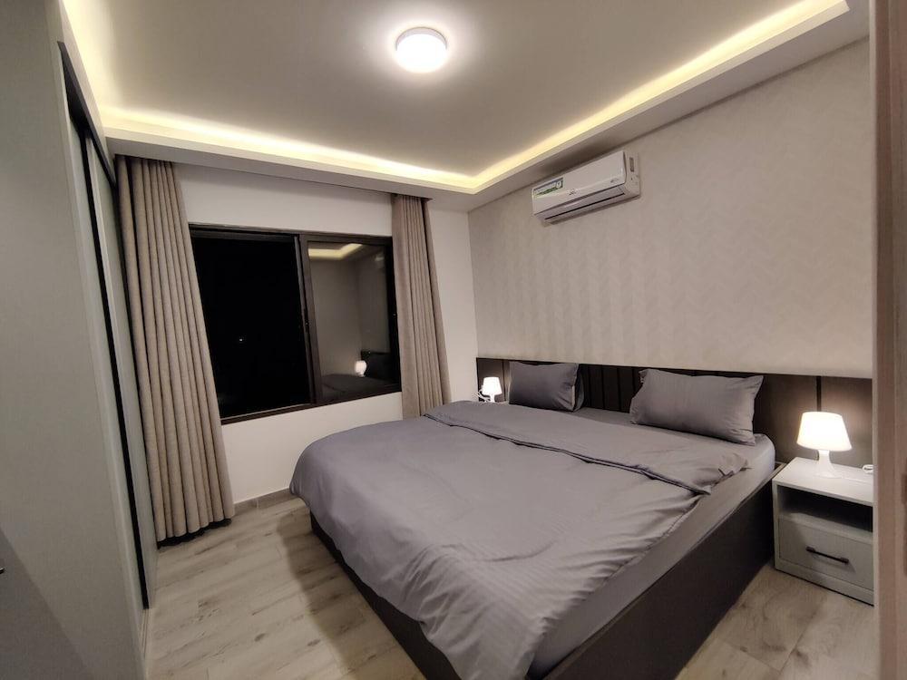 45m Luxury Room Royal View Near all Services - Tap to explore photos