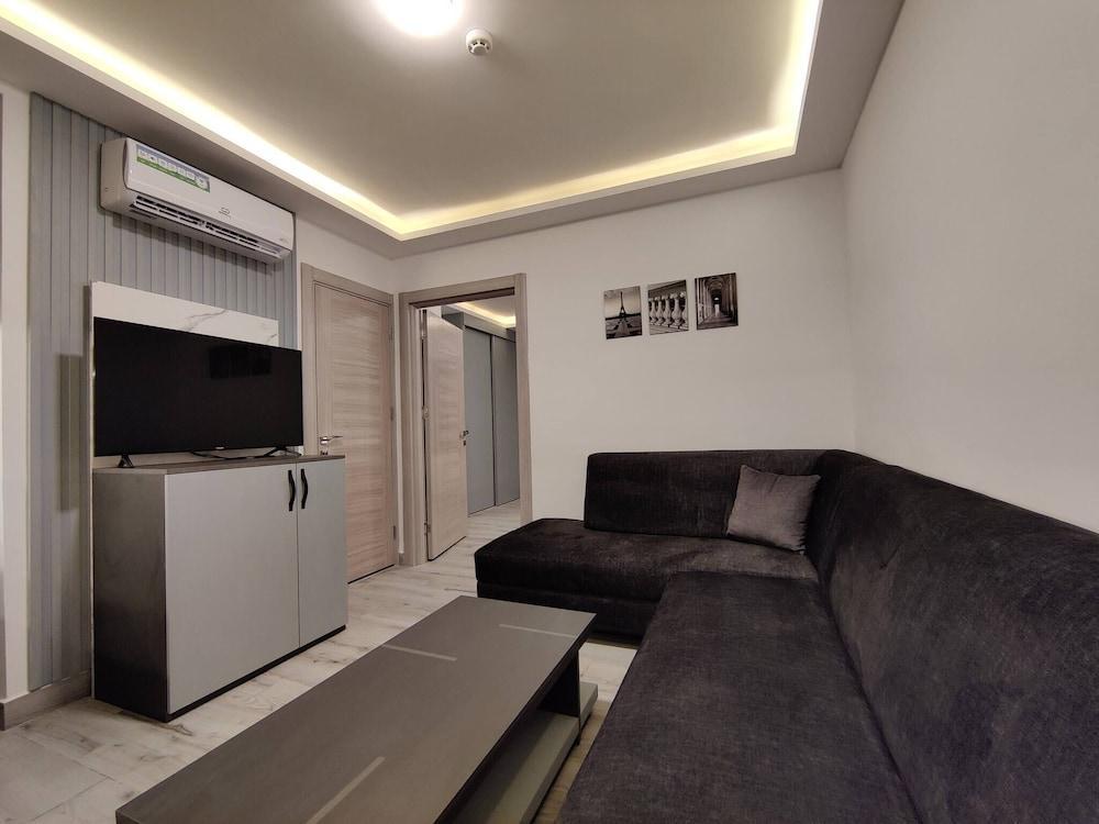 45m Luxury Room Royal View Near all Services - Tap to explore photos