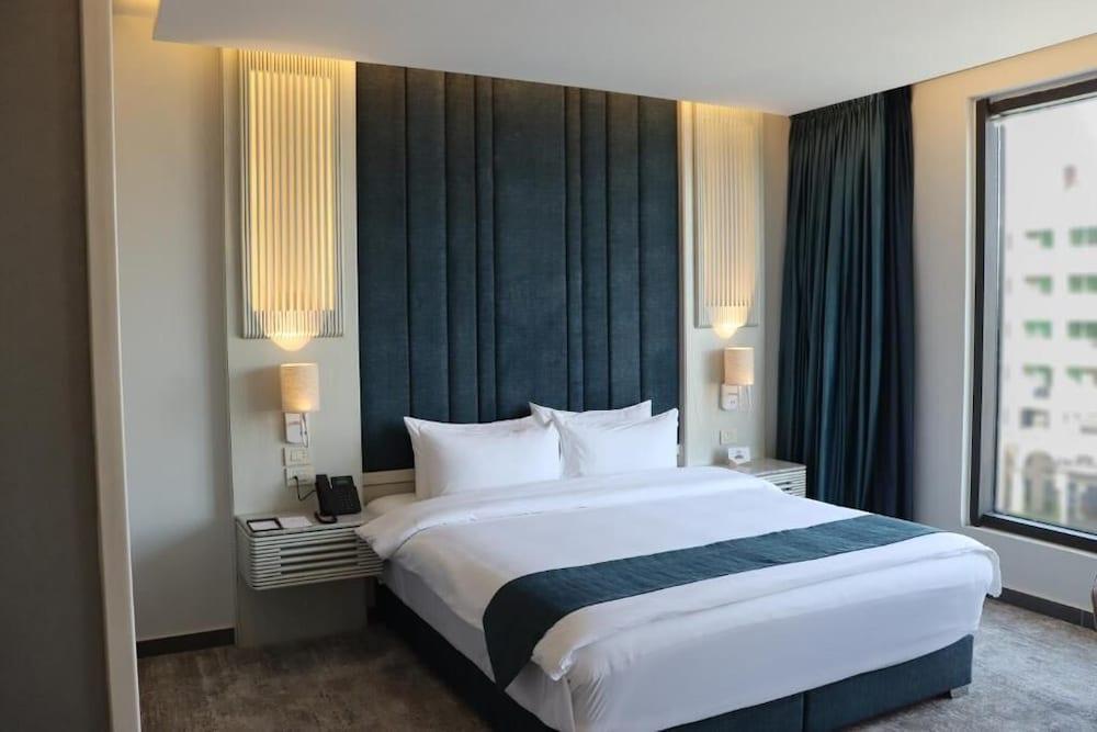 Rival Hotel Amman Room Type - City Room, 1 King Bed, City View